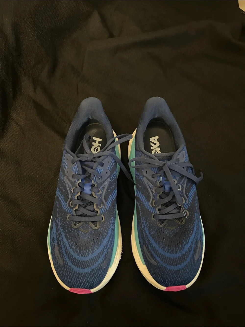 Hoka Arahi Women's Navy Blue Running Shoes with Teal and Pink Accents